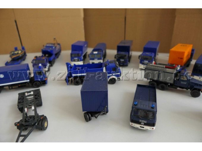 1 Konvolut mit 26 THW-Fahrzeug Modellen, 1:87 – foto 8 – kavel bij Zoll-Auktion, Halle (Saale)