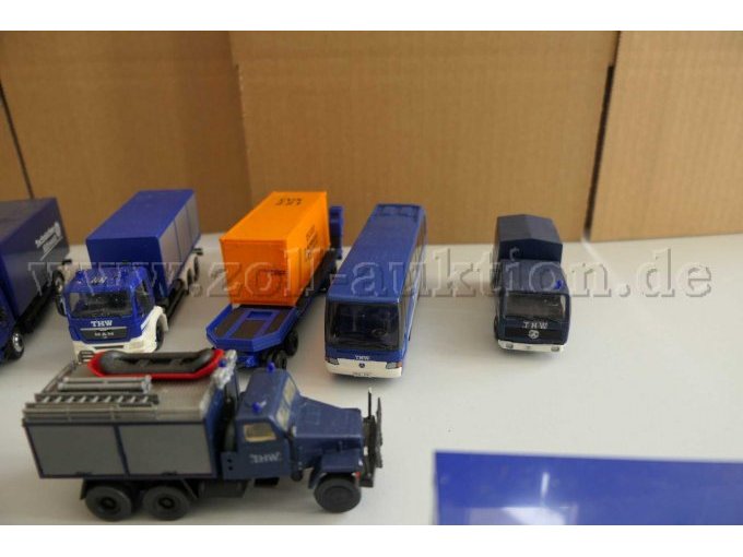 1 Konvolut mit 26 THW-Fahrzeug Modellen, 1:87 – foto 14 – kavel bij Zoll-Auktion, Halle (Saale)