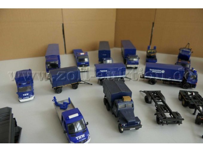 1 Konvolut mit 26 THW-Fahrzeug Modellen, 1:87 – foto 3 – kavel bij Zoll-Auktion, Halle (Saale)