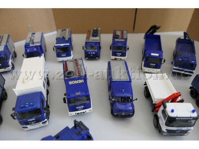 1 Konvolut mit 31 THW-Fahrzeug Modellen, 1:87 – foto 5 – kavel bij Zoll-Auktion, Halle (Saale)