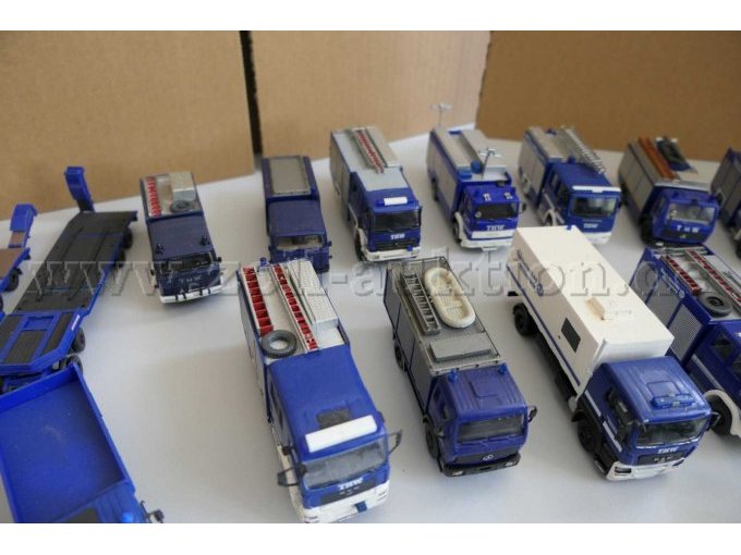 1 Konvolut mit 31 THW-Fahrzeug Modellen, 1:87 – foto 4 – kavel bij Zoll-Auktion, Halle (Saale)