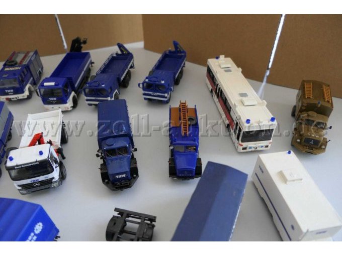 1 Konvolut mit 31 THW-Fahrzeug Modellen, 1:87 – foto 6 – kavel bij Zoll-Auktion, Halle (Saale)