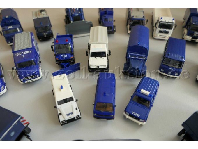 1 Konvolut mit 31 THW-Fahrzeug Modellen, 1:87 – foto 8 – kavel bij Zoll-Auktion, Halle (Saale)