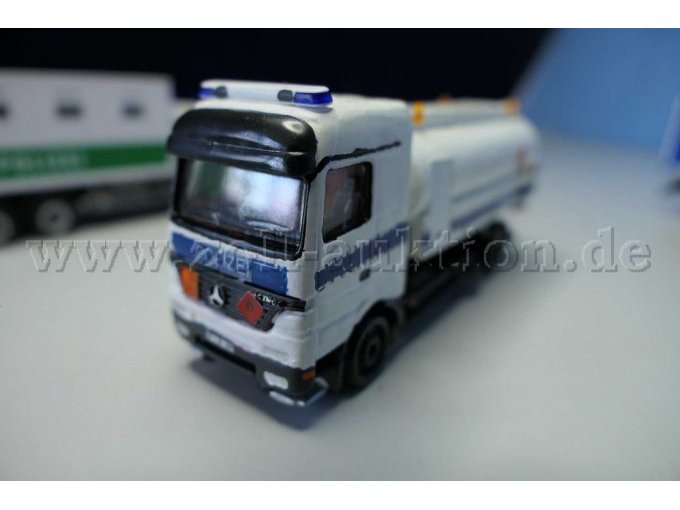 Tank LKW von seitlich vorne