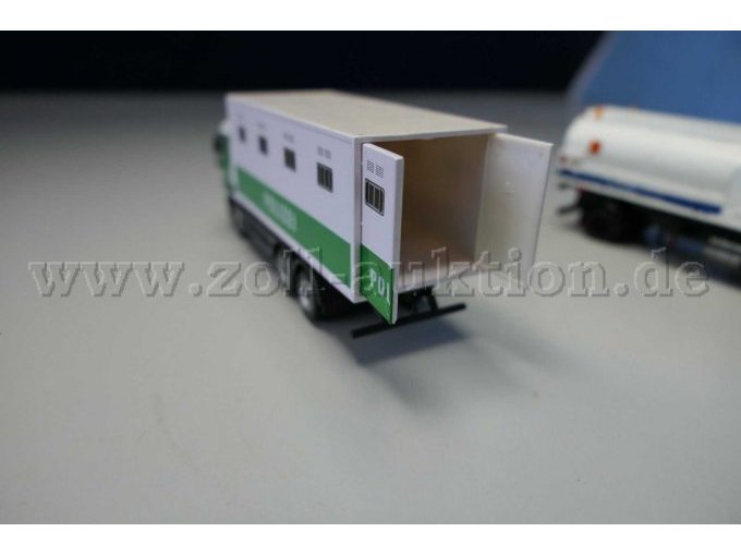 Geöffnete Auflieger Türen