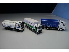 Die drei Fahrzeuge vorne seitlich gesehen