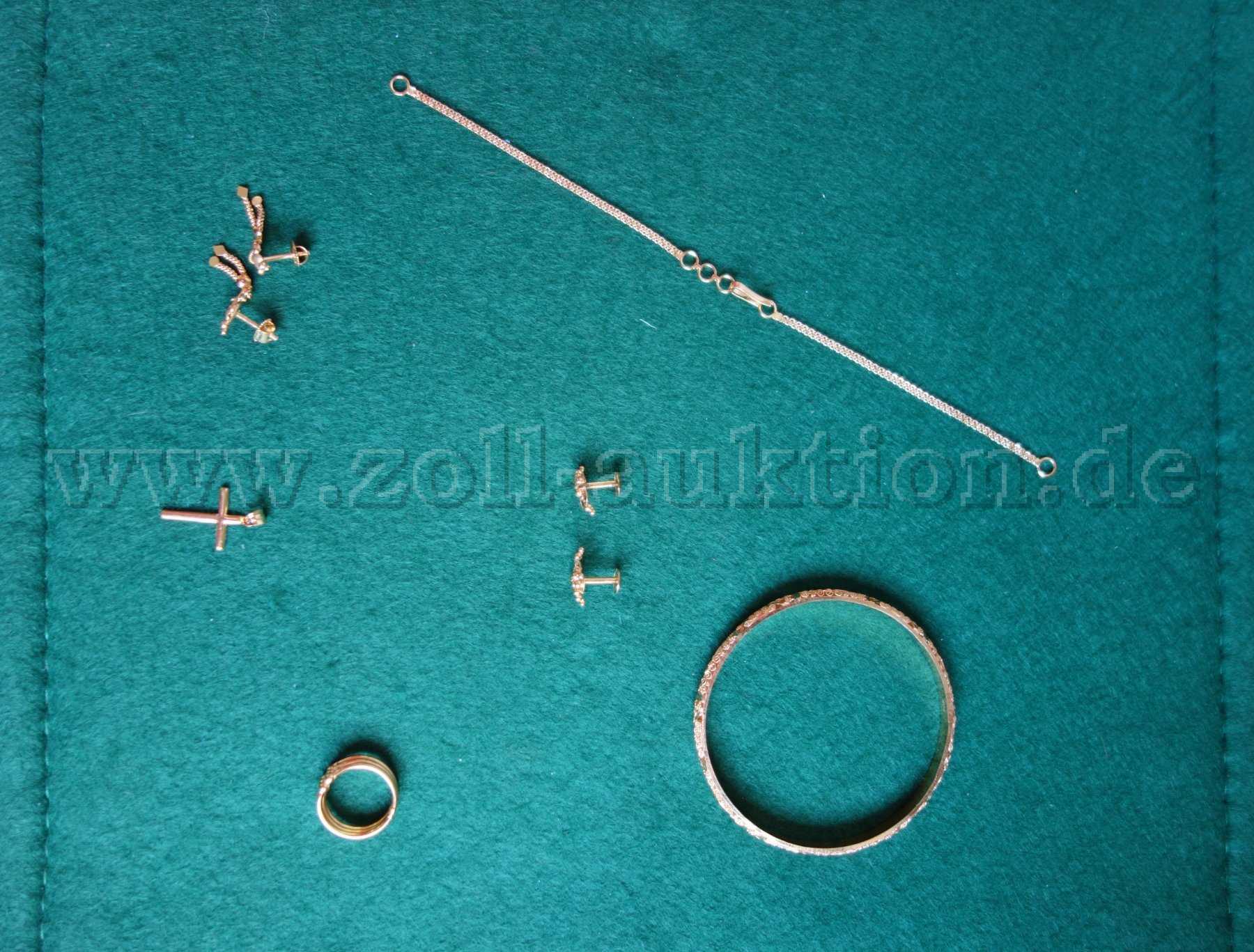 1 Konvolut u.a. aus Ohr- und Armschmuck, Ring, Anhänger 916/- GG / 22 Karat