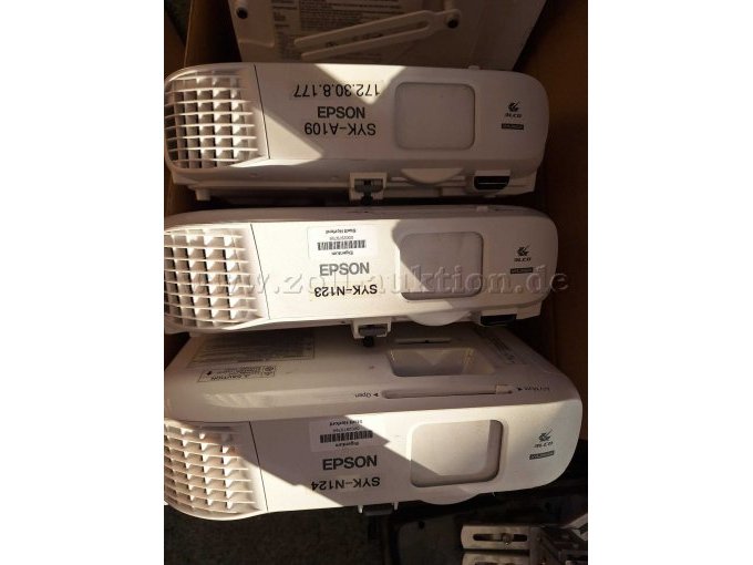 3 Beamer Modell Epson EB2247U