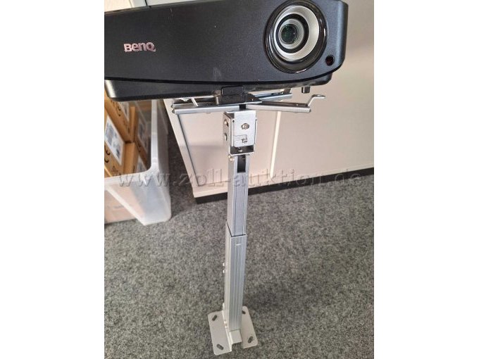 1 Beamer Modell BENQ MW523 mit Halterung