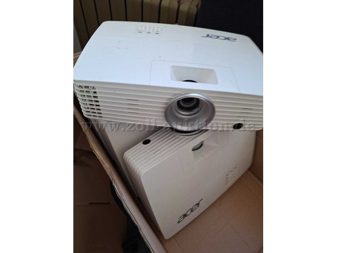 4 Beamer Modell ACER X1385WH