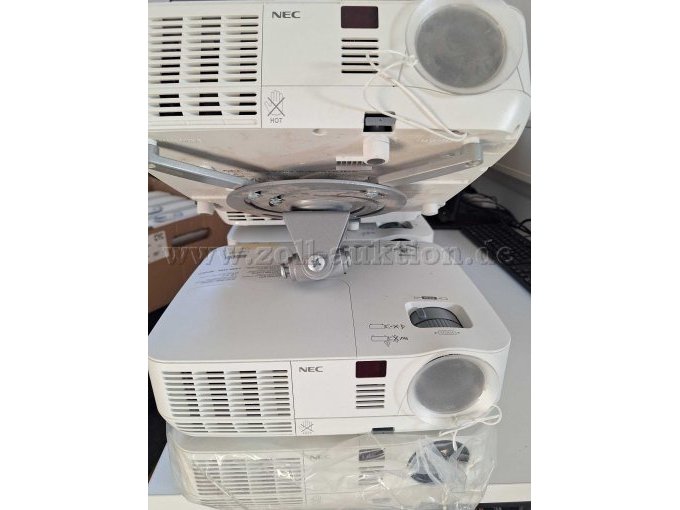 3 Beamer Modell NEC V311W