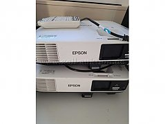 2 Beamer Modell Epson EB2250U
