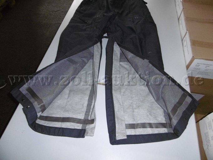 Reißverschlüsse an den Hosenbeinen