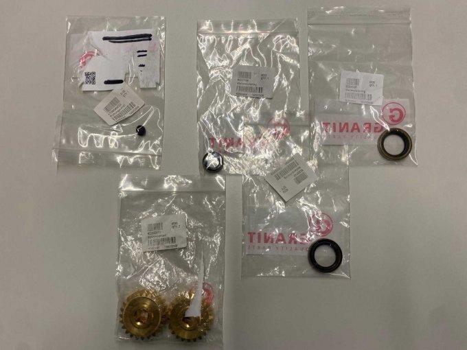 Konvolut - Schneckenrad, Dichtringe, Ventil Konvolut - Schneckenrad, Dichtringe, Ventil