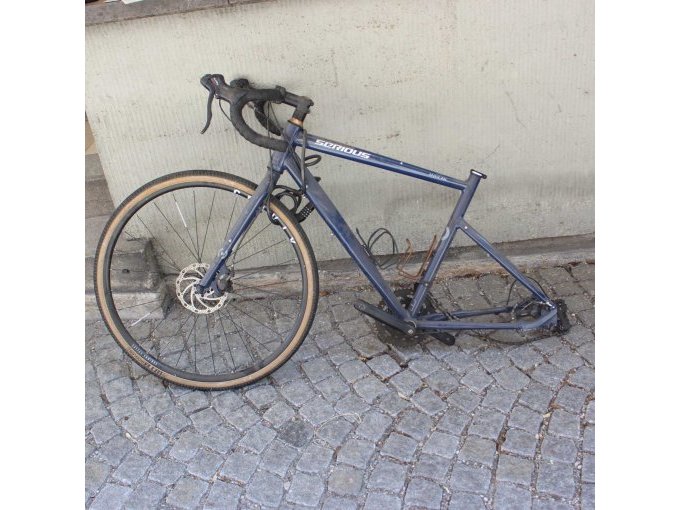 Rahmen Serious mit Anbauteilen