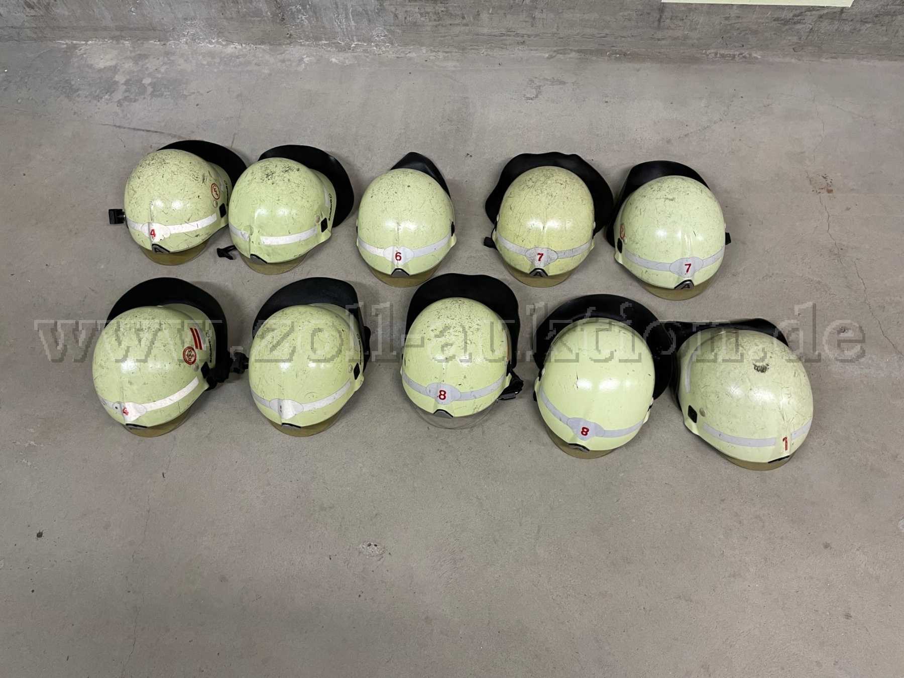 Helme Frontalansicht