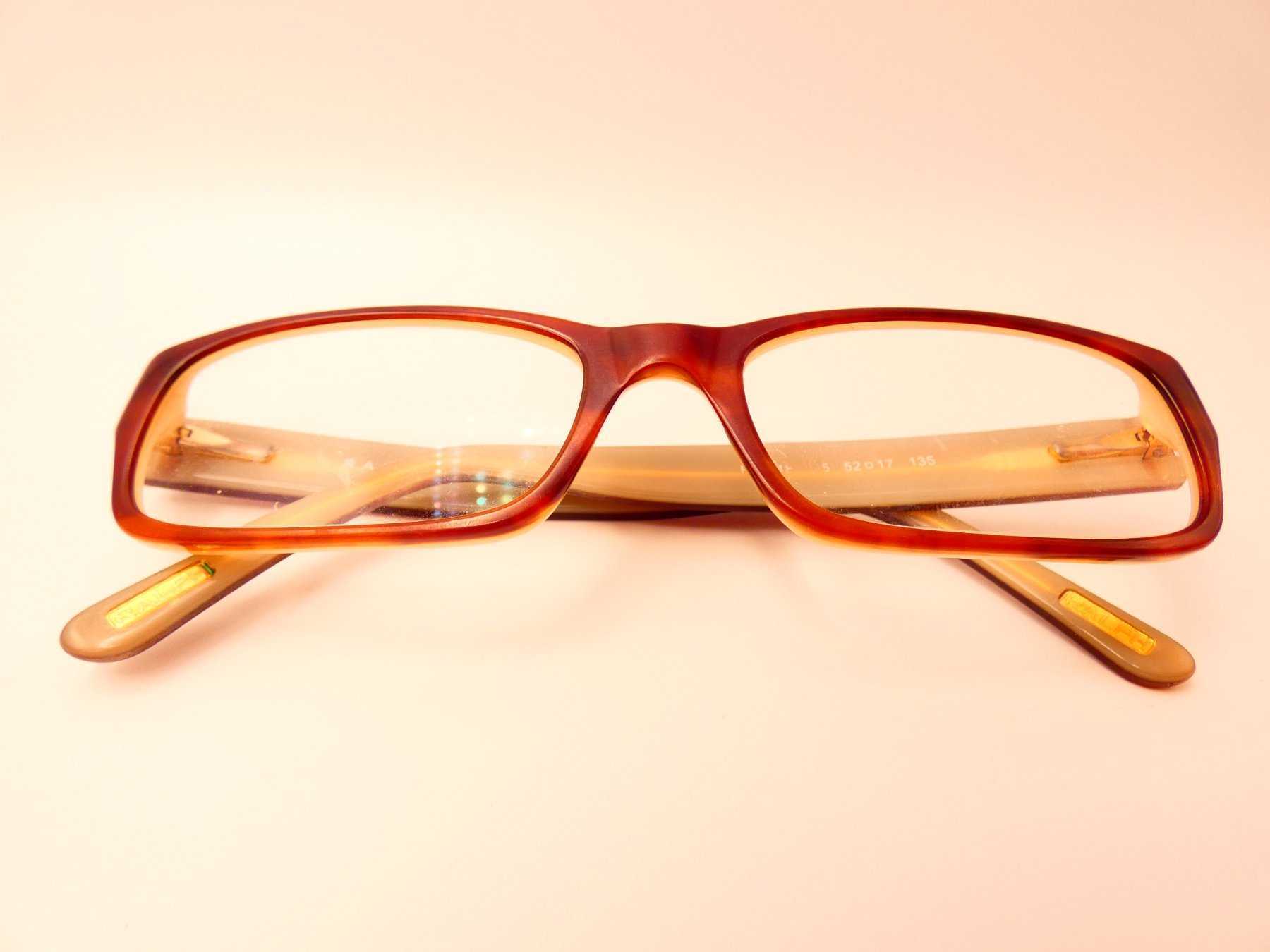 1 Damenbrille von Ralph Lauren_ Gesamtansicht zusammengeklappt