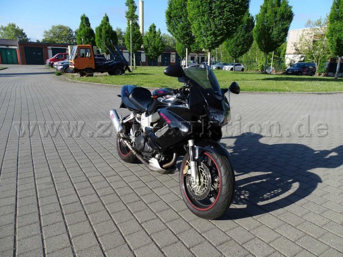 Kraftrad Honda VTR 1000 Gesamtansicht von vorne rechte