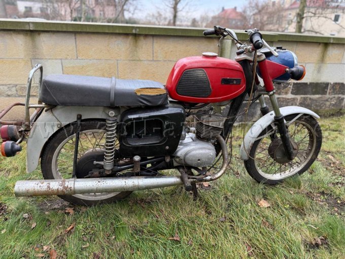 Gesamtansicht rechtsseitig