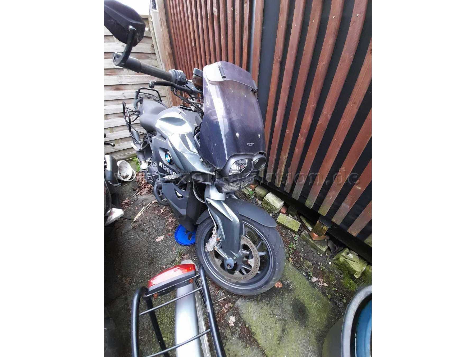Hauptbild: Das Motorrad ist frontal zu sehen