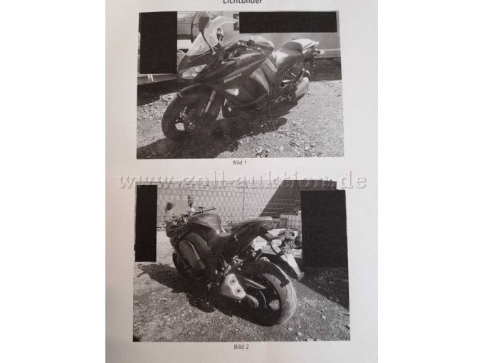 Lichtbild (etwas seitliches Bild und schräges Bild vom Motorrad)