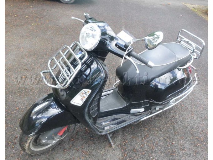 Vespa - vorne links Vespa - vorne links