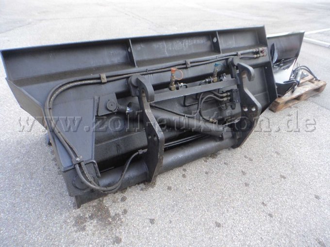 Kramer Seitenschwenkschaufel,
von hinten links