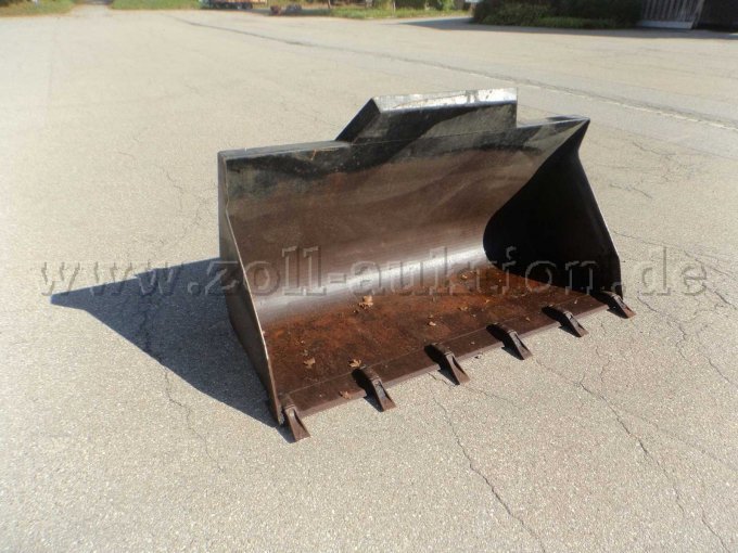 Kramer Standardschaufel,
Ansicht von vorne rechts