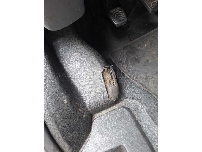 Detailbild Abnutzung Boden fahrerplatz