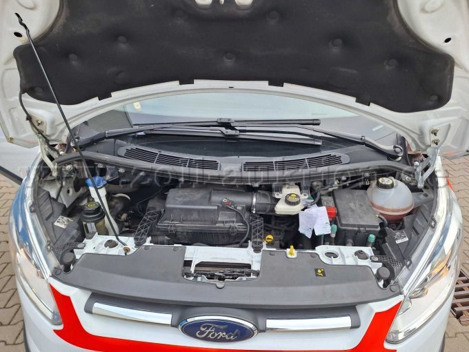 Übersichtsbild Motorraum