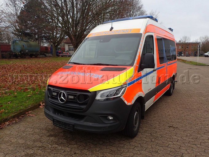 Krankentransportwagen, Ansicht Vorne/Fahrerseite