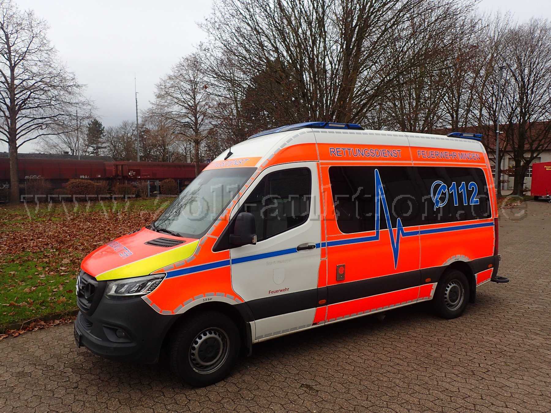 Krankentransportwagen, Ansicht Fahrerseite/schräg Vorne