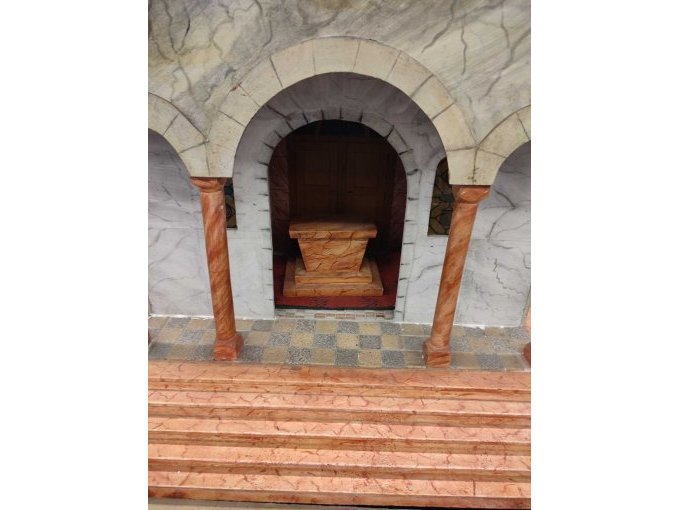 Altar im Innenraum