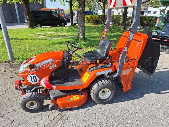 Seitenansicht mit Mähwerk