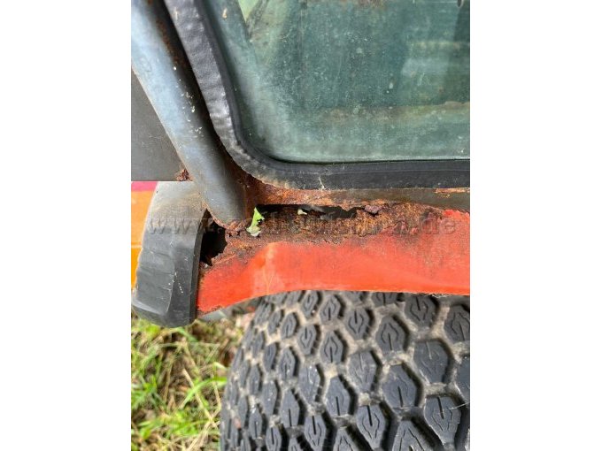 Durchrostung in Fahrtrichtung hinten rechts