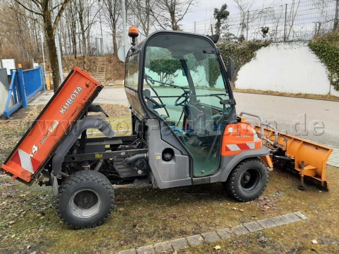 Seitenansicht mit aufgeklappter Pritsche