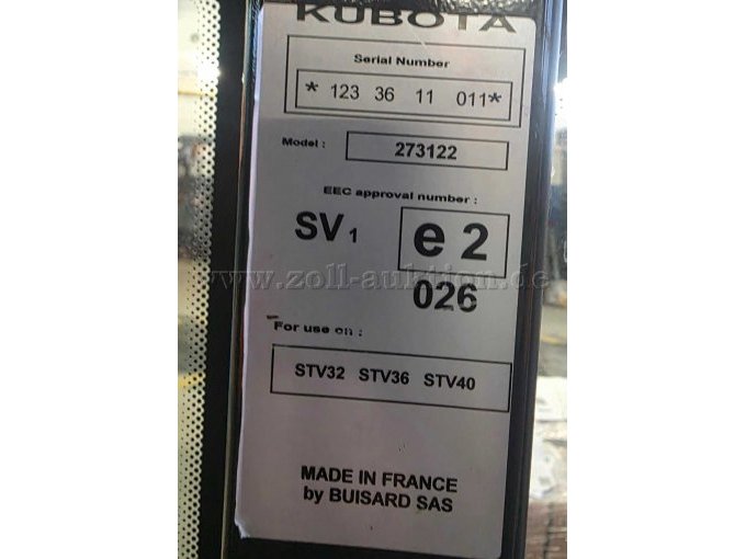 Kubota STC32 mit Strauchstreuer und Wiedemann Combi Bürste, Typenschild Kabine