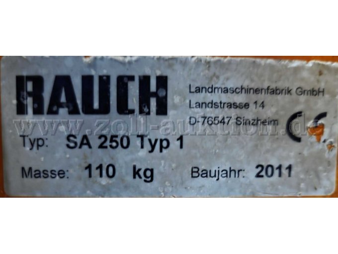 Kubota STC32 mit Strauchstreuer und Wiedemann Combi Bürste, Typenschild Rauch Streuer SA 250