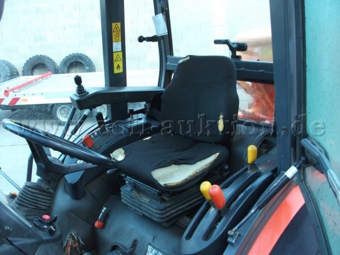 Ansicht Kabine mit verschlissenen Sitzpolster