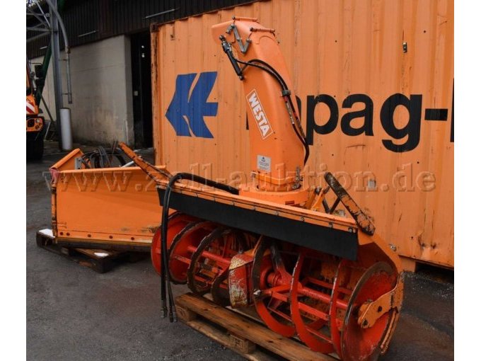 Anbaugeräte Schneefrässchleuder und -pflug