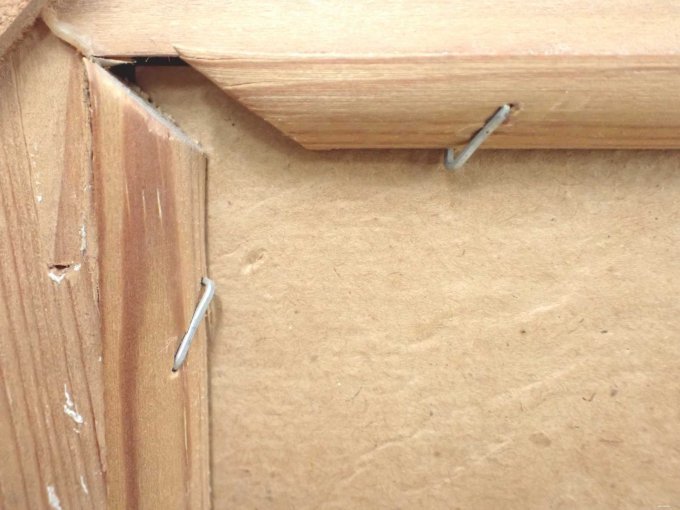 Leisten befestigt mit Metallklammern (Rückseite)