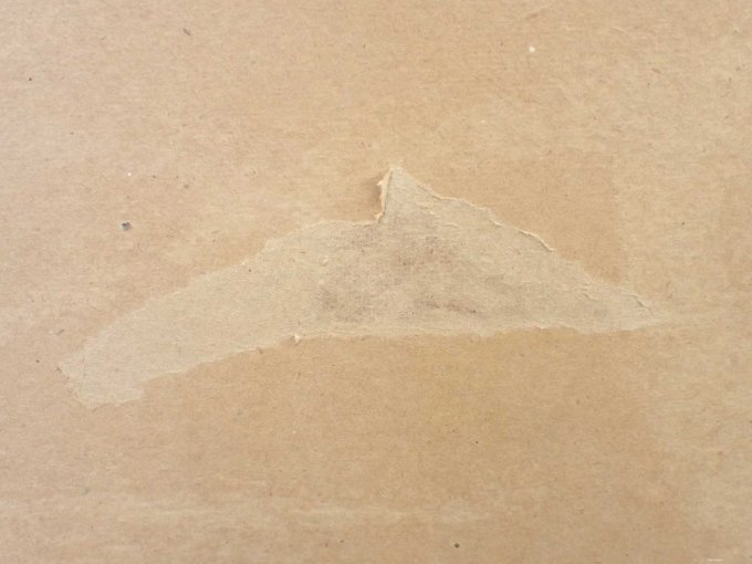 Materialablösung an der Hartfaserplatte (Rückseite)