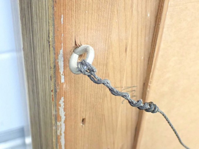 Befestigung des Drahtaufhänger