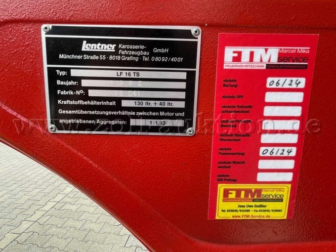 Typenschilder Fahrerseite