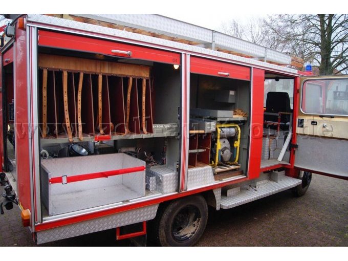 Seitenansicht Feuerwehrfahrzeug