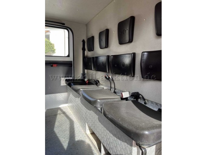1 Löschfahrzeug LF8, Mercedes-Benz 814 D / Ziegler – foto 9 – kavel bij Zoll-Auktion, Deggingen