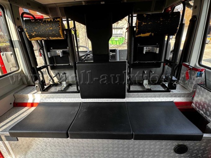 Mannschaftskabine, Kopfstützenbezug defekt