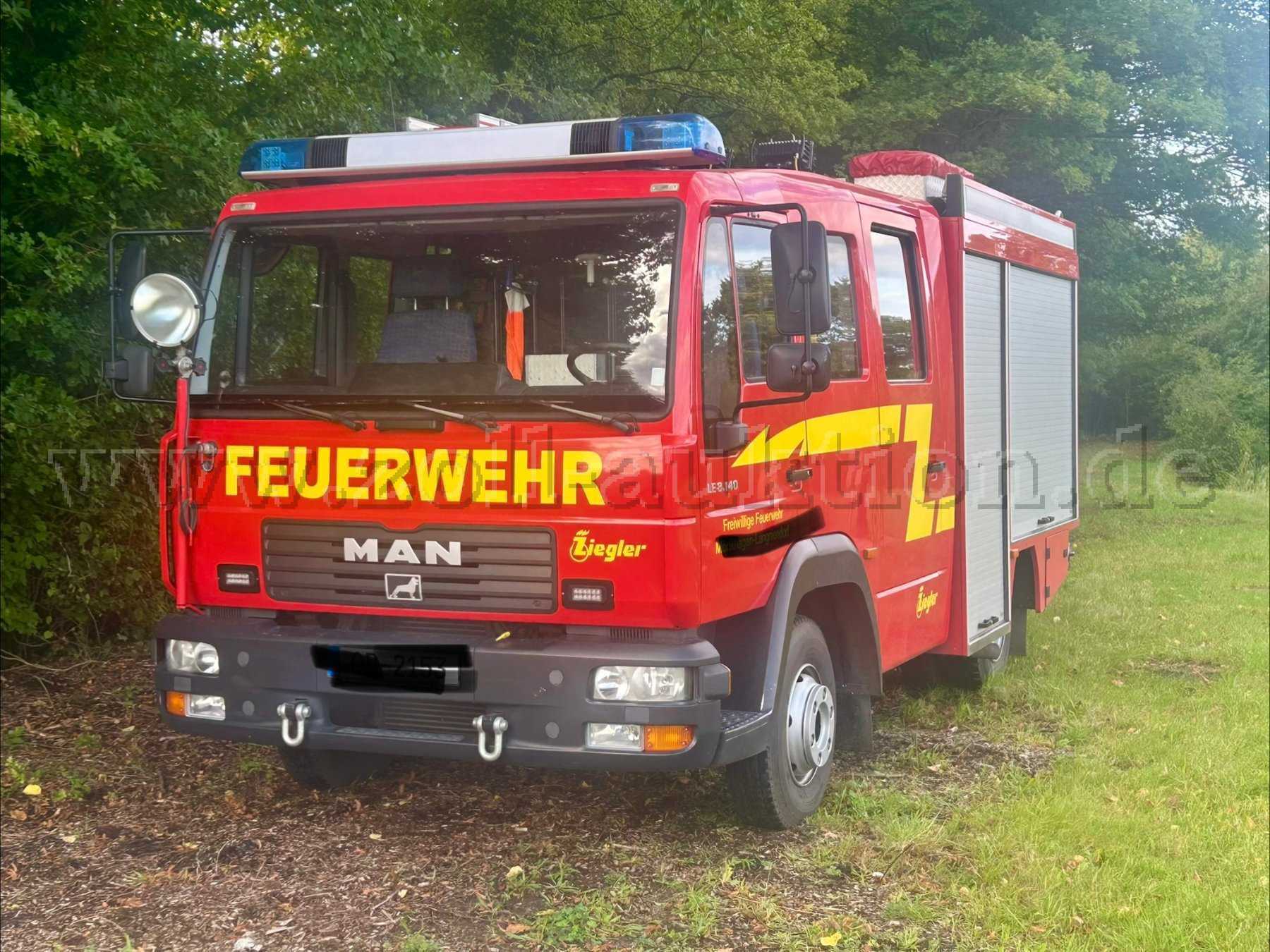 vorne links geschlossen