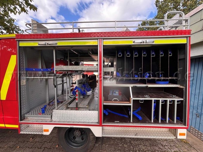 1 Löschfahrzeug LF 8 Feuerwehr Mercedes-Benz 711 D – foto 4 – kavel bij Zoll-Auktion, Nidda