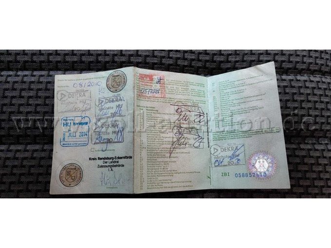 Fahrzeugschein mit TÜV-Termin